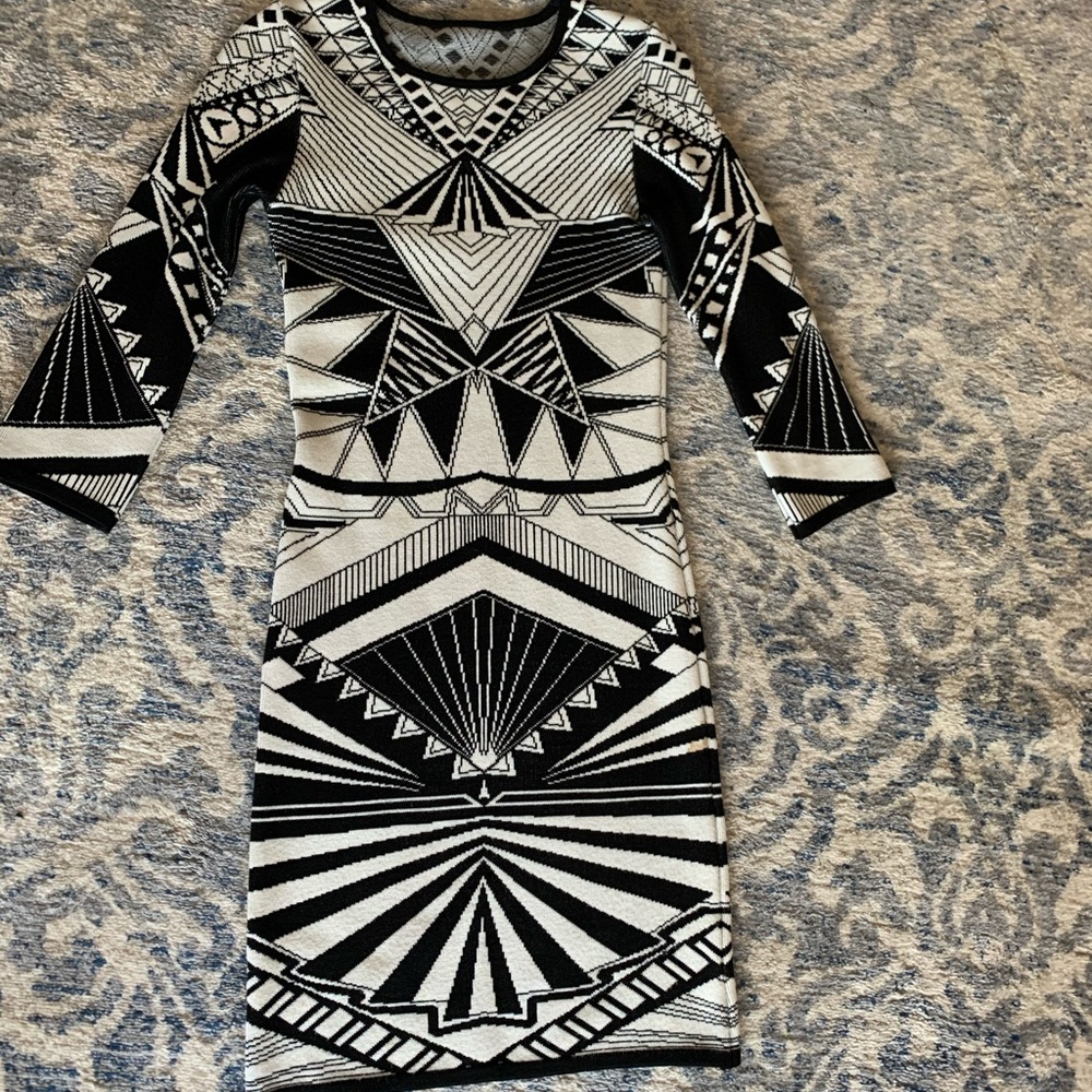 Black/white bodycon short dress